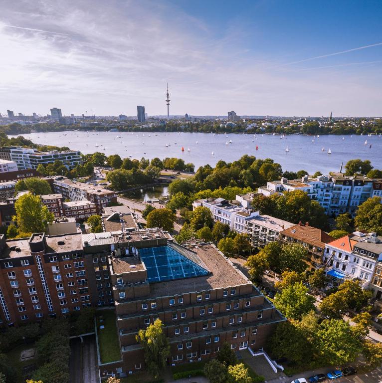 Crowne Plaza Hamburg-City Alster by IHG - Housity