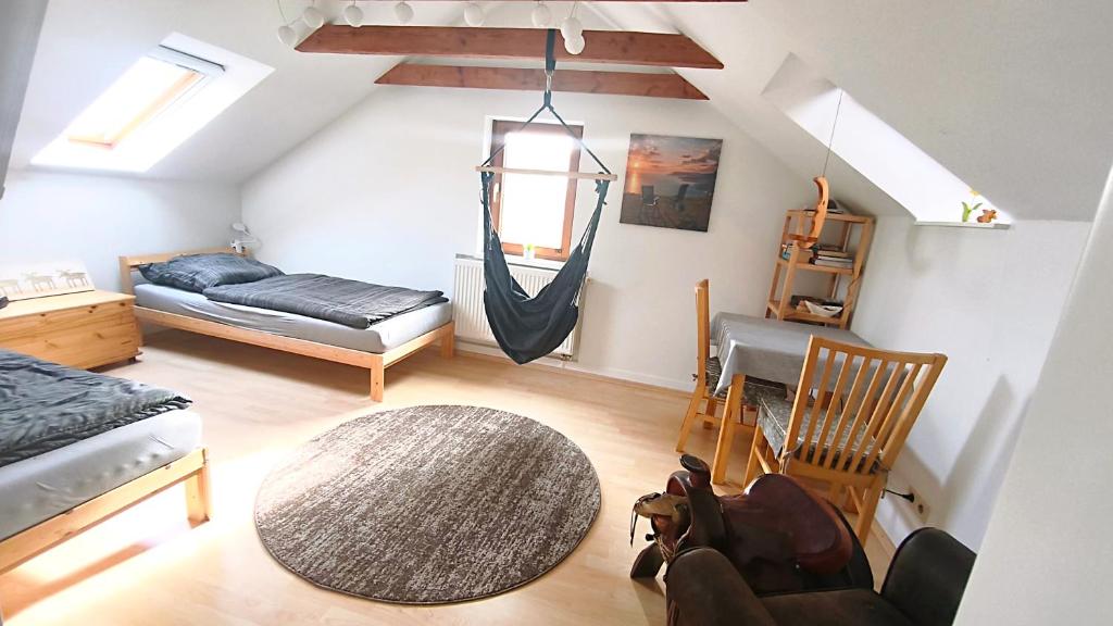 a living room with a bed and a hammock at Gemütliches, ruhiges Zimmer mit eigenem Bad in Werther