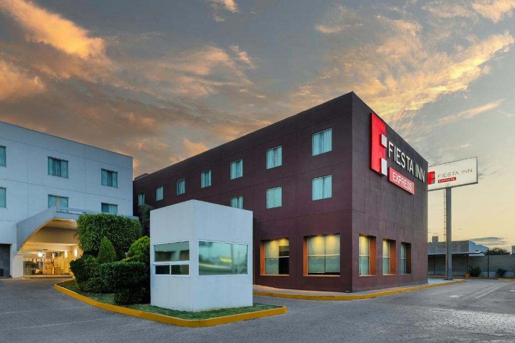 a building with a sign on the side of it at Fiesta Inn Express San Luis Potosí Oriente in San Luis Potosí