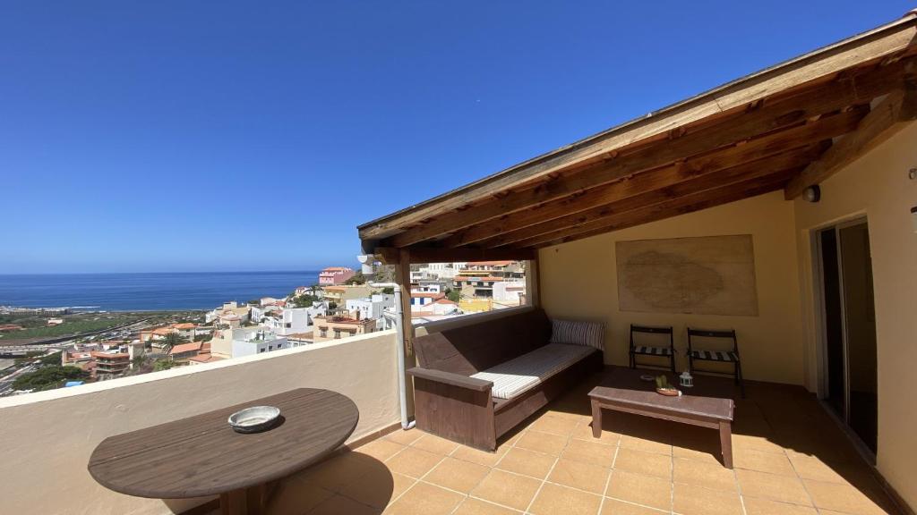 a balcony with a couch and a table at El Chorro Atico in Calera