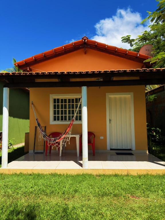 a porch with a hammock in front of a house at Pousada Sítio Rupestre Peruaçu in Januária