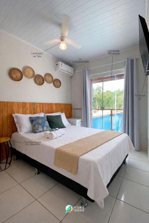 a bedroom with a large bed and a window at Pousada Familiar I 5 min de carro do centrinho I Piscina, café e estacionamento in Paraty