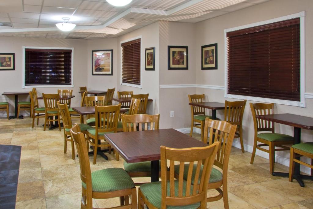 Holiday Inn Express West Palm Beach Metrocentre by IHG photo