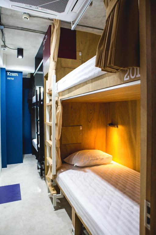 Postel nebo postele na pokoji v ubytování BoB Hostel บ็อบโฮสเทล