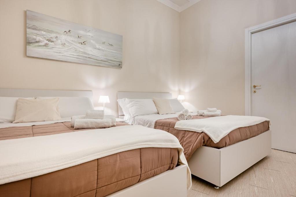 Your House Rooms - Triple Room With Private Bathroom And Balcony