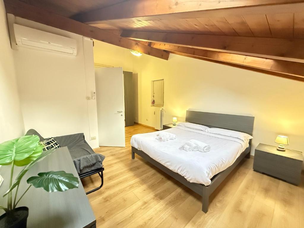 a bedroom with a bed and a table in it at Nuvola di Parma// del Ducato 1 in Parma