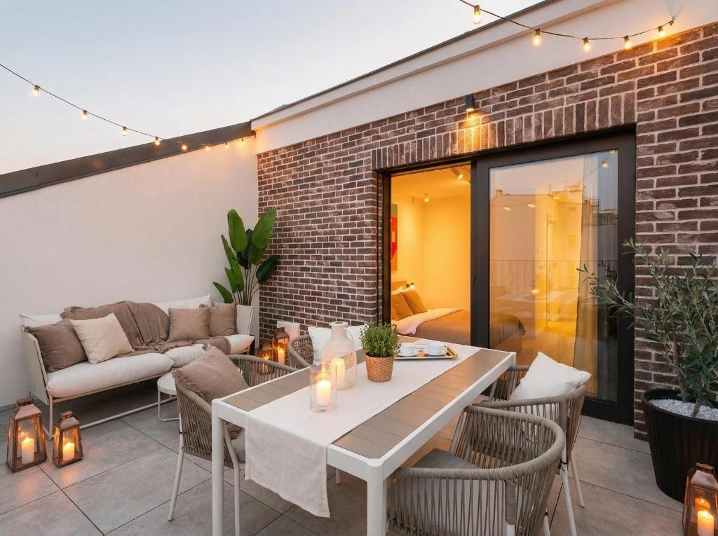 Turnkey I Henry's Tower Apartments - 2