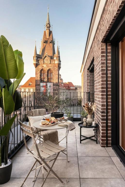 Turnkey I Henry's Tower Apartments - 4