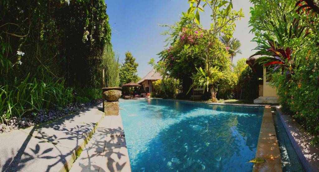 Bazén v ubytování Barong Resort Ubud by Puri Signatures nebo v jeho okolí