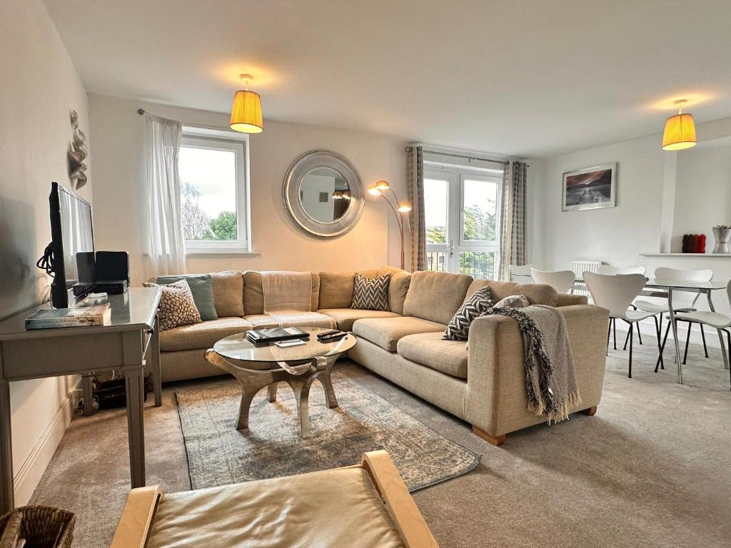 Two Bed Two Bath Apartments at Pavilions by Accommodation Windsor Ltd - 两卧室家庭公寓