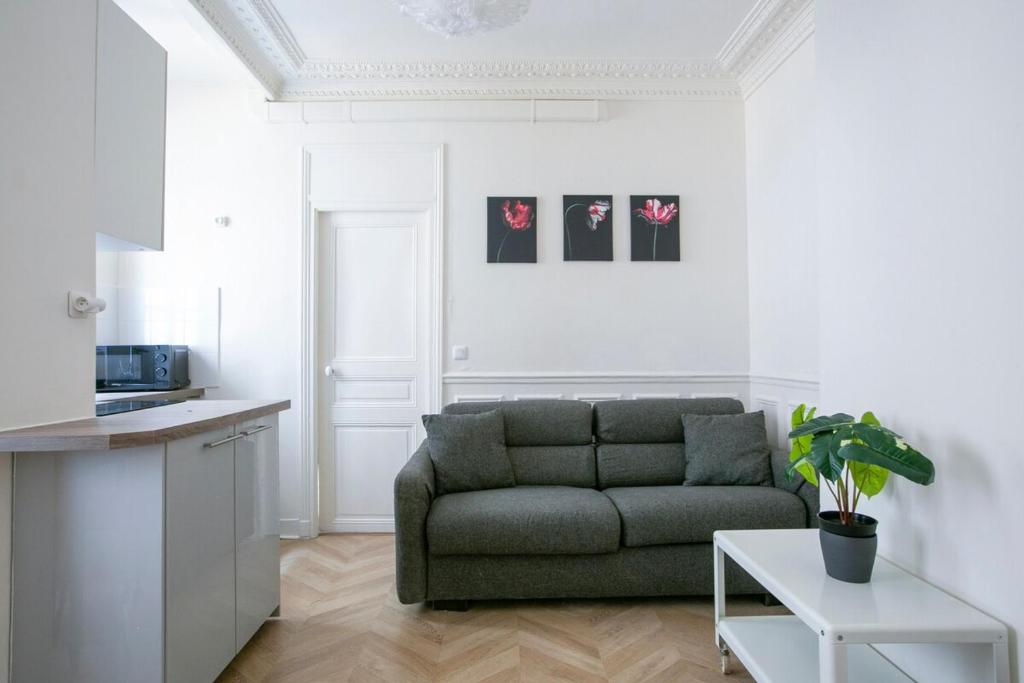 Cozy and elegant Parisian studio