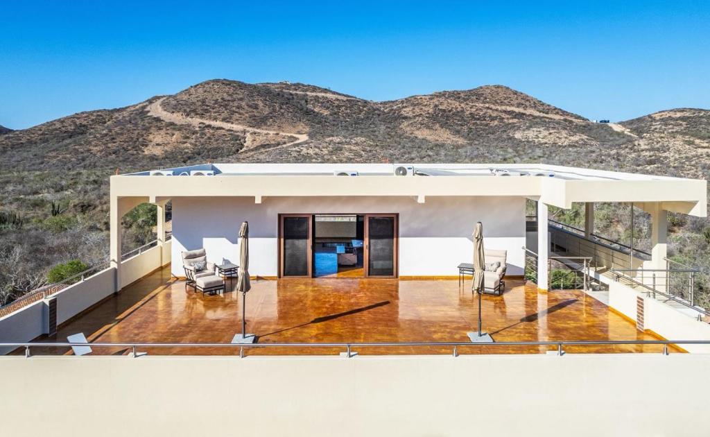 a view from the roof of a house with mountains in the background at Pent house in Cabo Pulmo