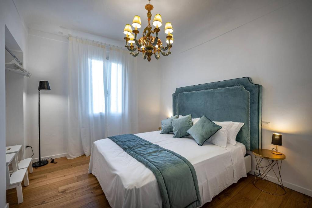 JCL first apt in the hearth of Florence