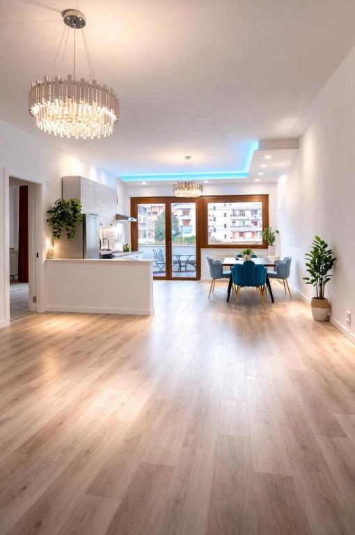a large living room with a table and a kitchen at Suite il Sogno in Francavilla al Mare