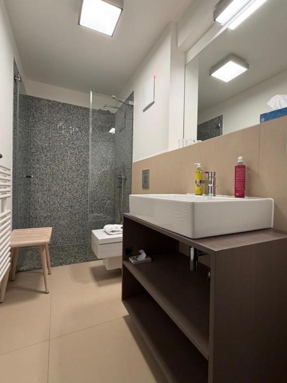a bathroom with a white sink and a shower at Lachmöwe B1-311 mit Meerblick und Balkon in Binz