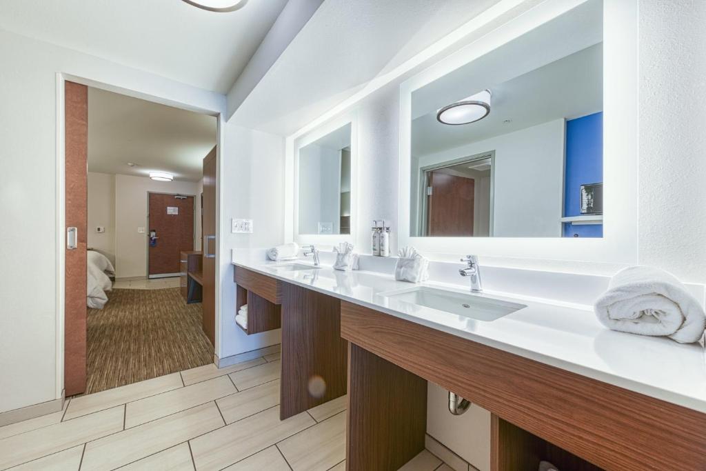 Holiday Inn Express & Suites - Manitou Springs by IHG photo