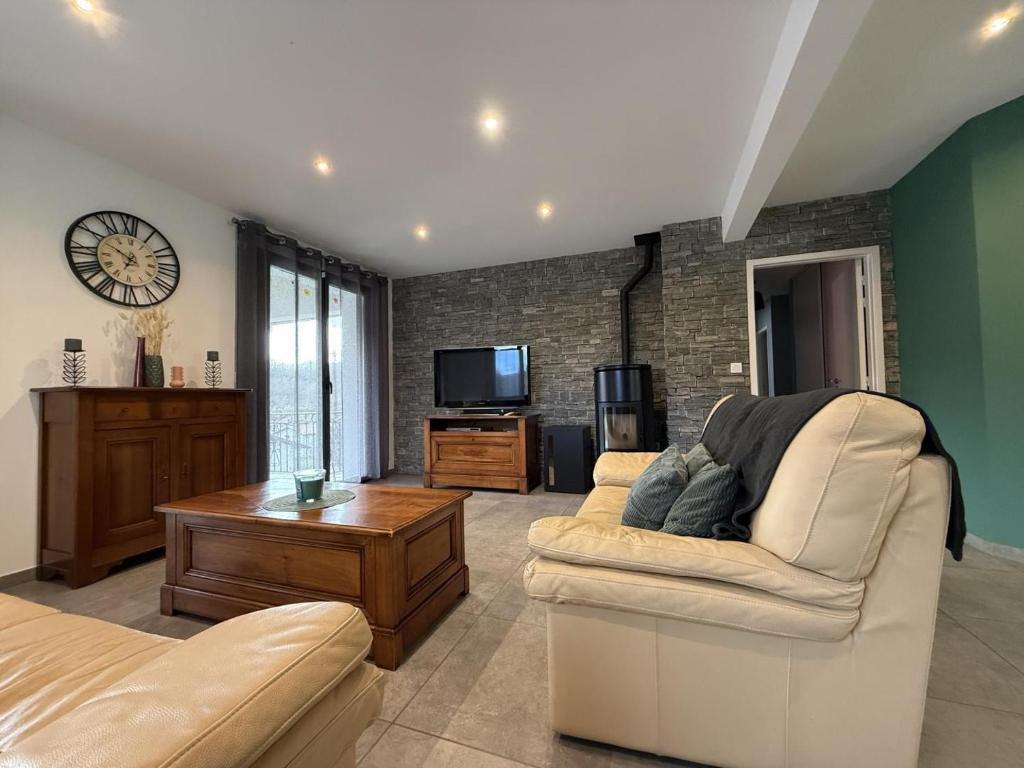 a living room with a couch and a tv at Iduzki-alde bi in Souraïde