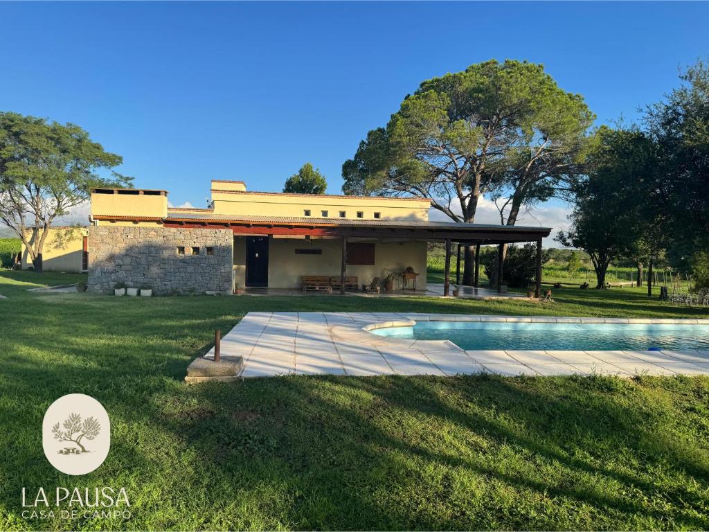 a house with a pool in front of it at La Pausa. Casa de campo in Deán Funes