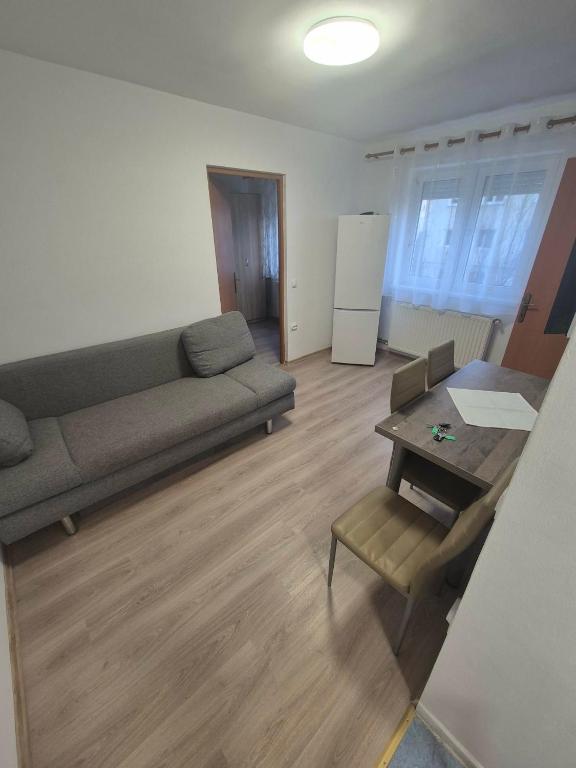 a living room with a couch and a table at Alexandra Home in Mediaş