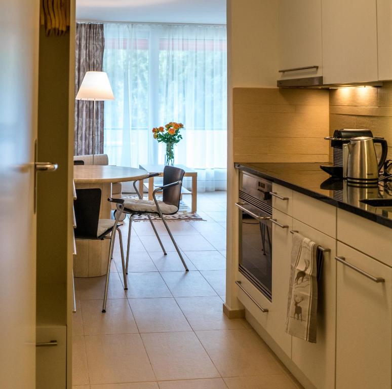 Kuchyň nebo kuchyňský kout v ubytování Laax Rancho Studio Apartment