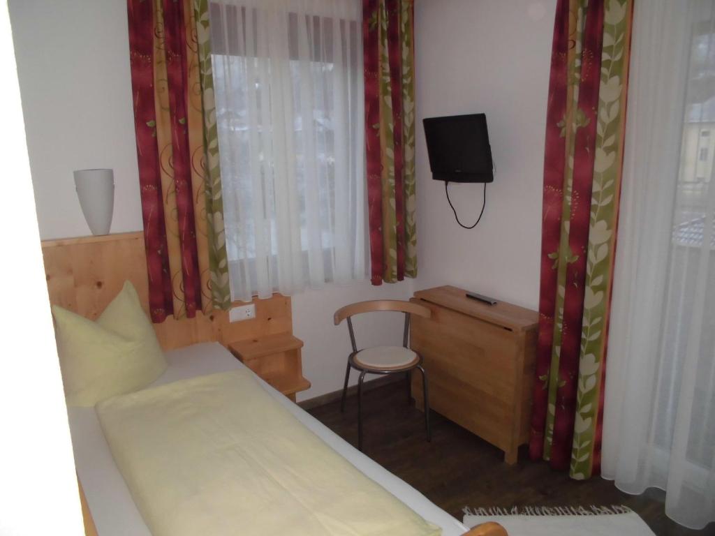 Postel nebo postele na pokoji v ubytování Pension & Ferienwohnung Dullnig