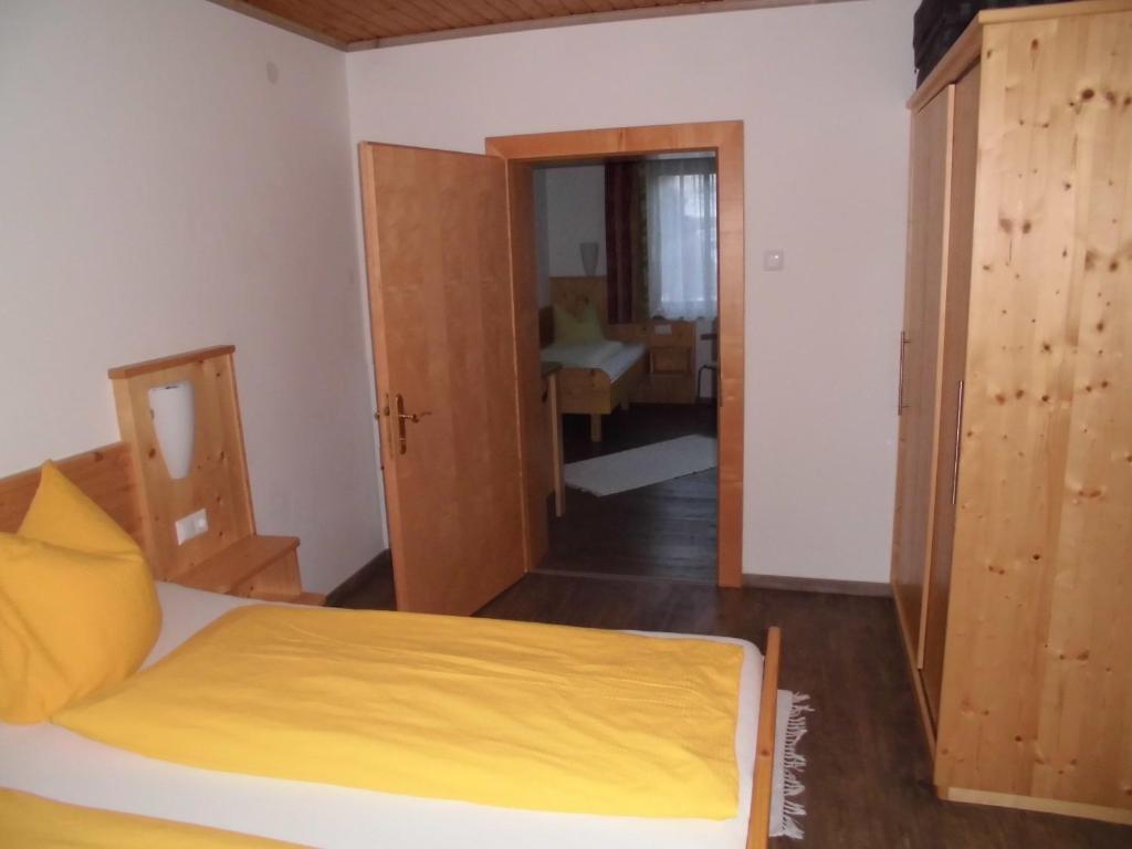 Postel nebo postele na pokoji v ubytování Pension & Ferienwohnung Dullnig