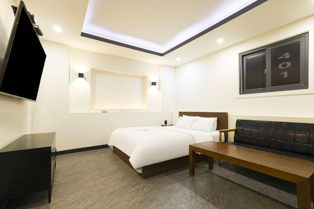 a hotel room with a bed and a couch at Daily Motel in Incheon