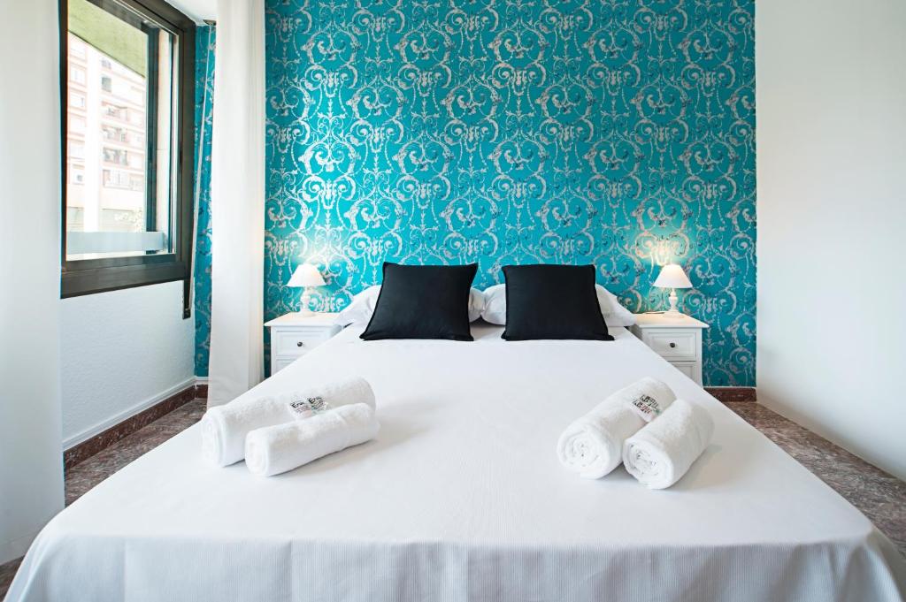 Fira Guest House - Deluxe Double Room