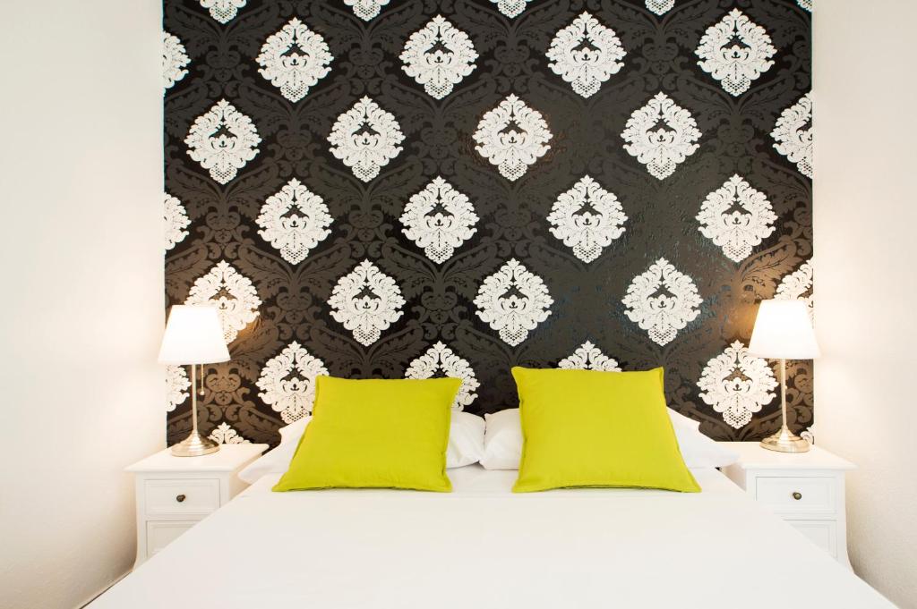 Fira Guest House - Double Room With Private Bathroom