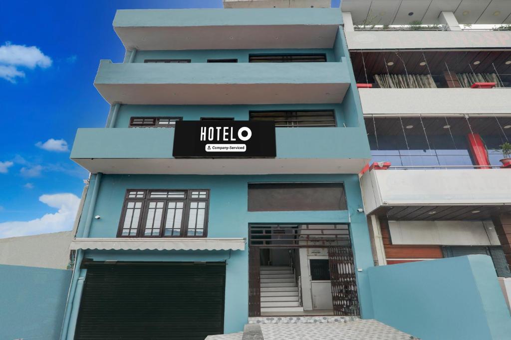 a building with a nolla sign on it at Hotel O Shri Buddheshwar Temple Lucknow in Alambagh