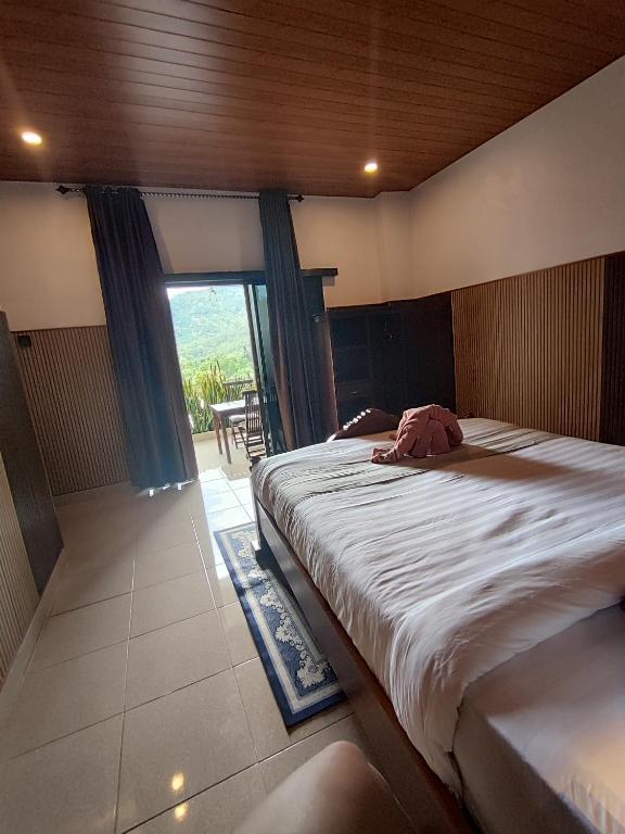 Adila Warung and Homestay - Deluxe Queen Room
