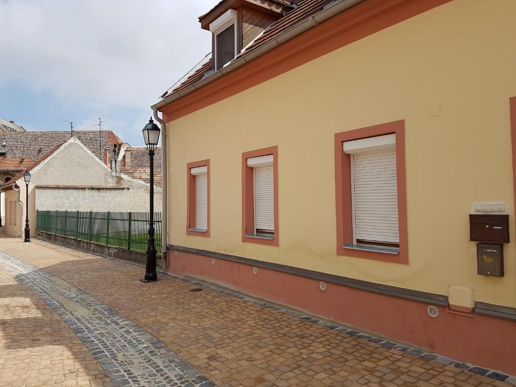 Budova, v ktorej sa apartmán nachádza