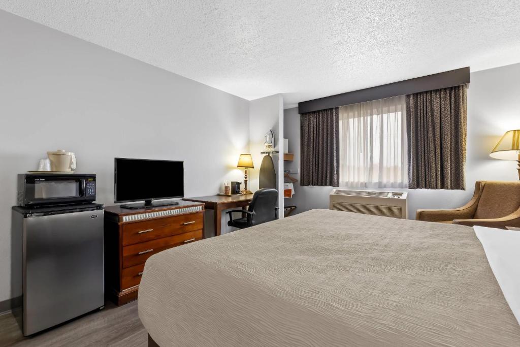 Quality Inn near Monument Health Rapid City Hospital - キングルーム 禁煙