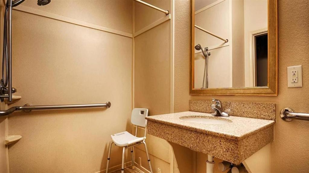 Comfort Inn & Suites Waco Woodway photo