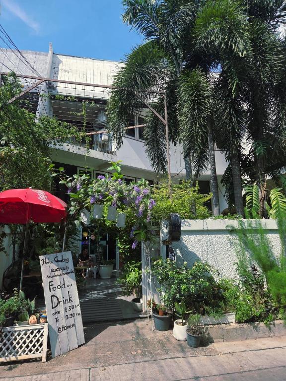 גינה חיצונית ב-Home16 Sukhumvit16