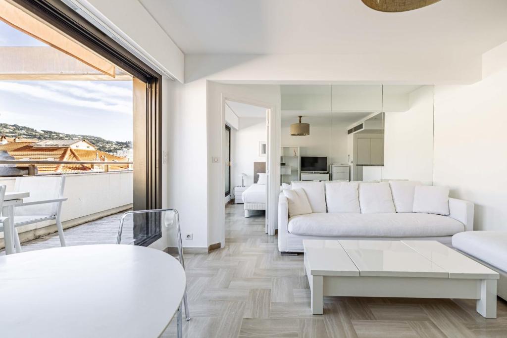 64 ANTIBES - Stunning 1-bedroom with terrace at Gray d'Albion