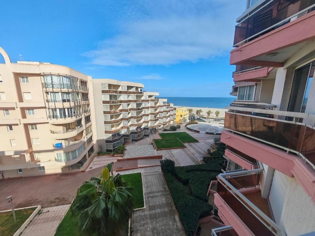 Canet-en-Roussillon T2 Pieds dans l'Eau avec Parking - Idéal 4 Pers