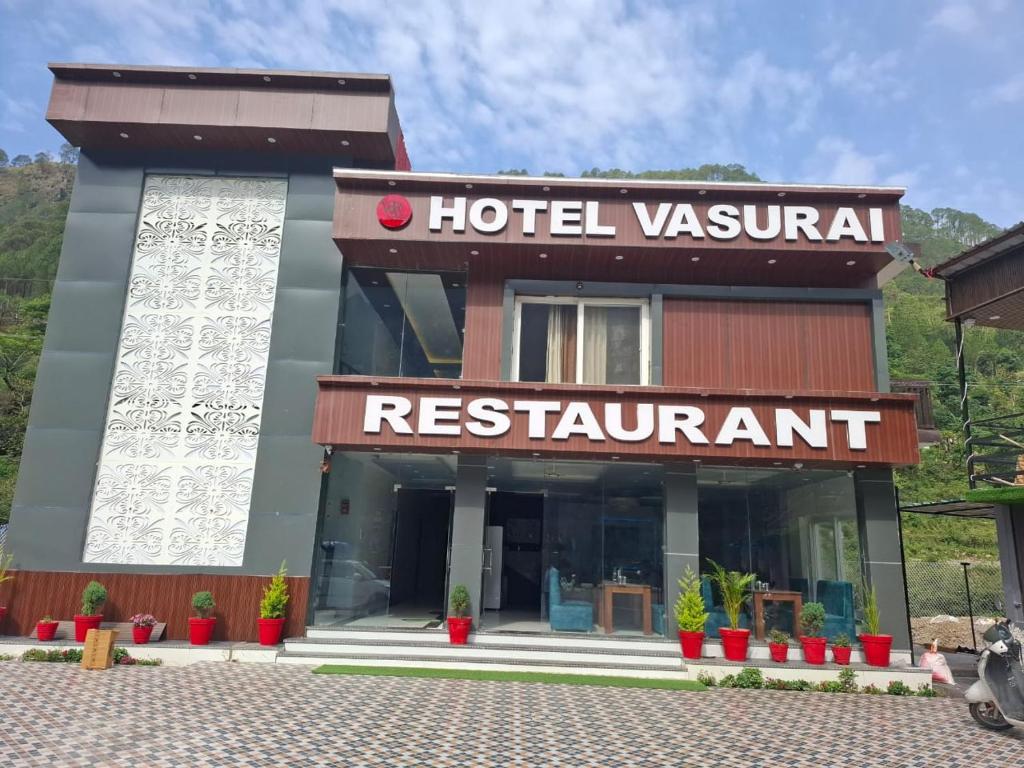 a hotel vasant vasant restaurant and resort at Hotel vasurai and restaurant in Nākuri