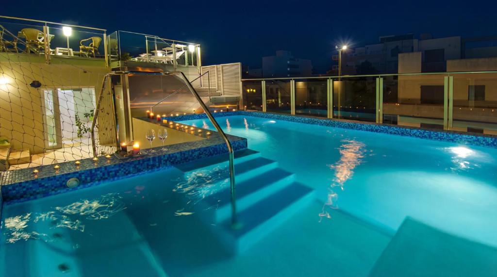 Piscina a Bahamas Residence & Spa o a prop