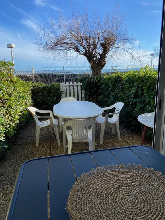 Plage et Pêche au bout du jardin avec parking privatif