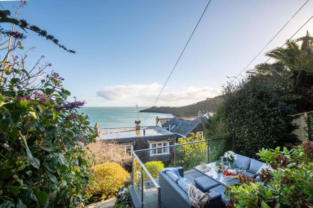 a view of the ocean from the balcony of a house at Little Chy an Mor in Coverack
