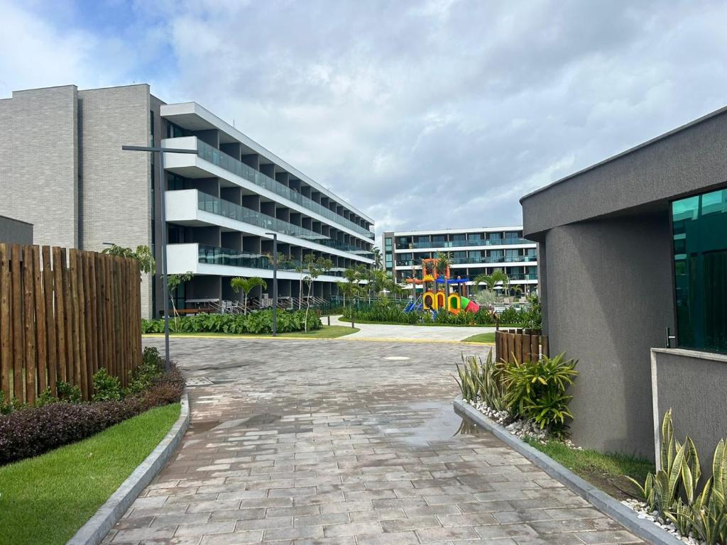 a building with a parking lot in front of it at Beach Class Verano 01 A in Ipojuca