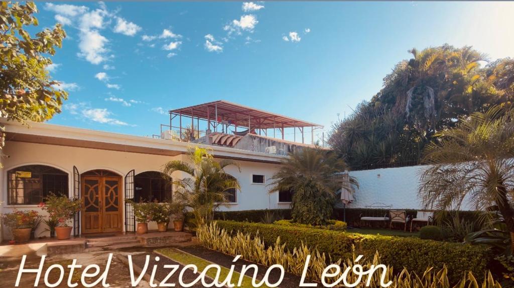 a hotel vienna leben with a view of the building at Hotel Vizcaíno León in León