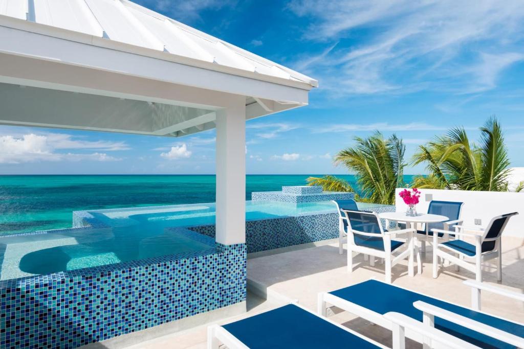 Plum Wild 2BR Elevated Pool Overlooking Grace Bay