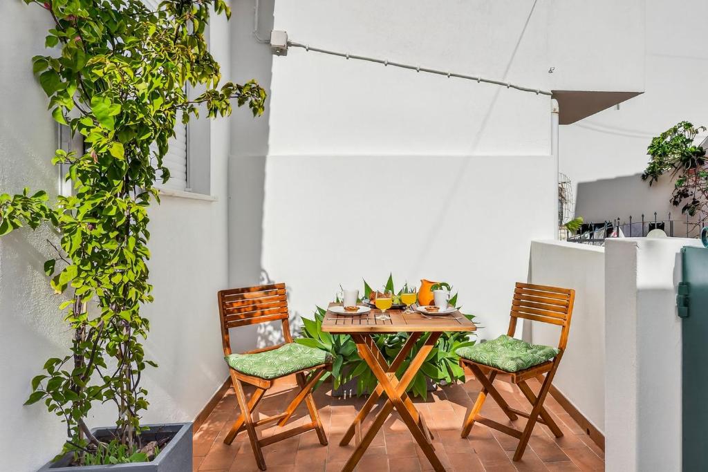 Pátio da Luz 1Bdr House by LovelyStay