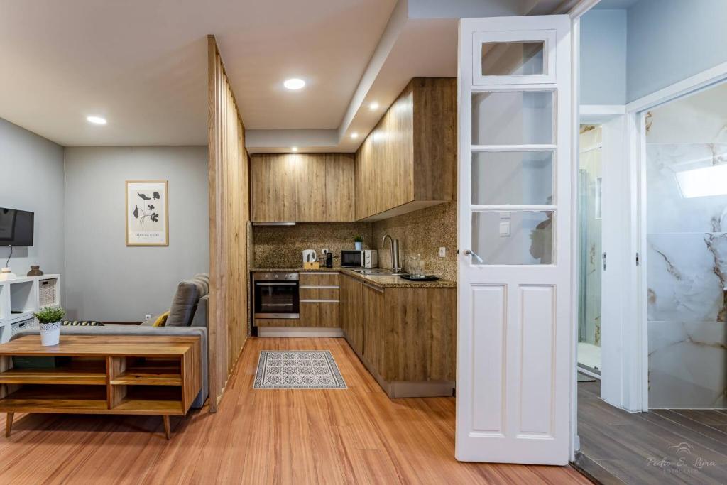 Experience the Charm Porto Apartment with Terrace