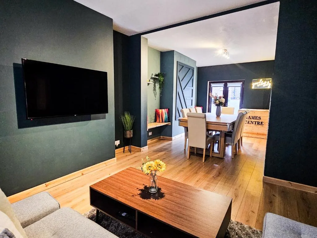 Luxe Retreat - Steps from Stadium - Pool Table, Ping Pong, Football Table