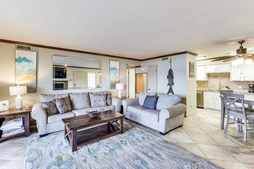 Hot Springs Condo on Lake Hamilton with Balcony!