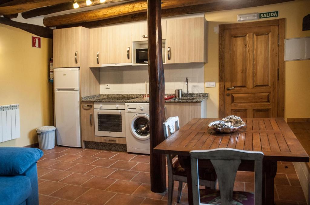 Kuchyň nebo kuchyňský kout v ubytování El Mijolar Apartamentos