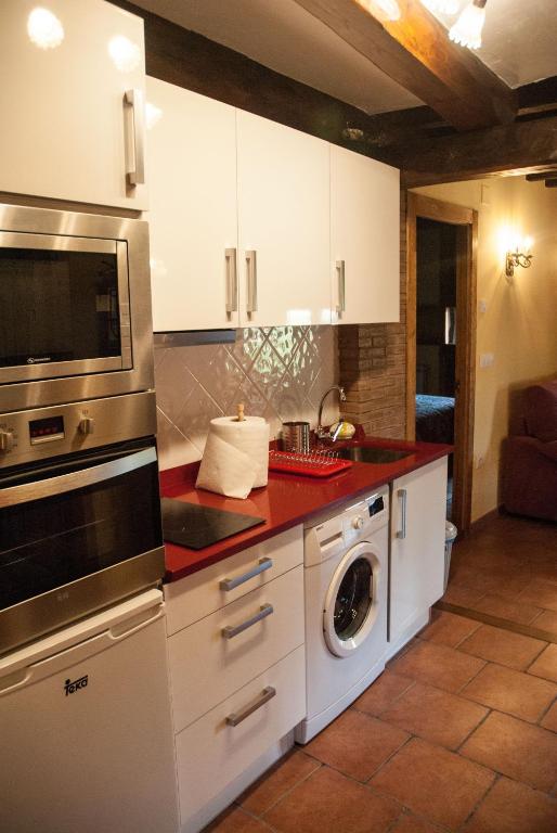 Kuchyň nebo kuchyňský kout v ubytování El Mijolar Apartamentos